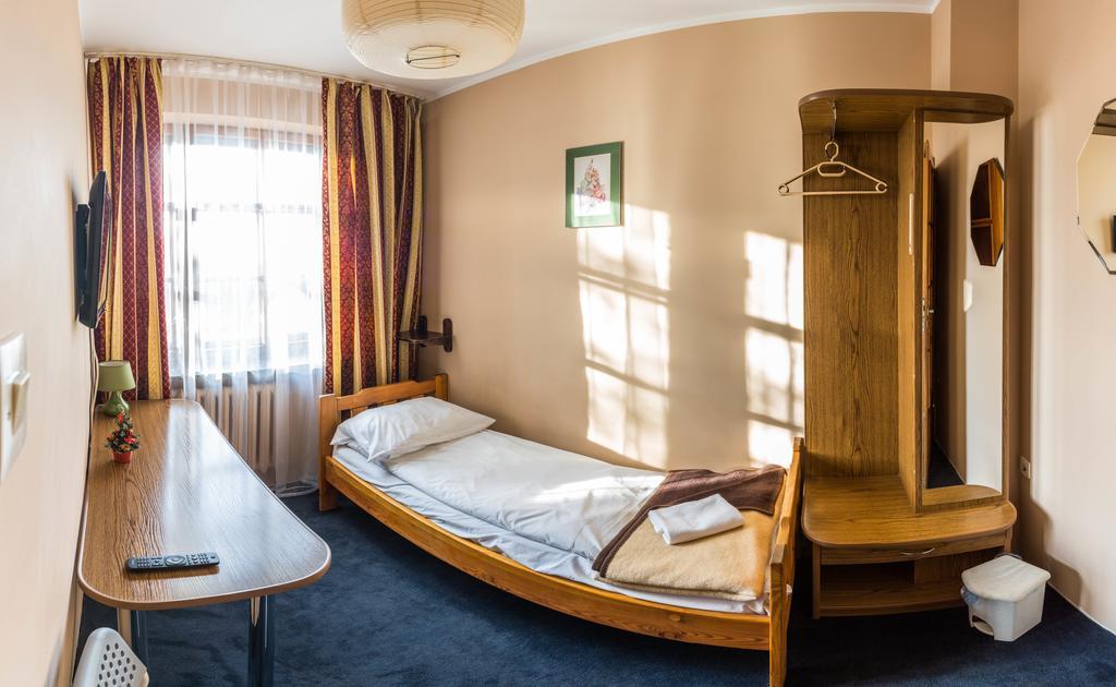 Hotel Astra Bartoszyce Oda fotoğraf